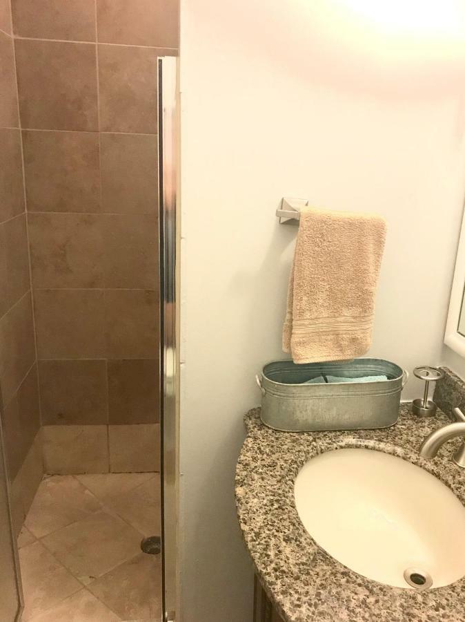 3 Bedroom Spacious Home In Ideal Location W Free Parking Back Yard Pets Welcome Chicago Exterior foto